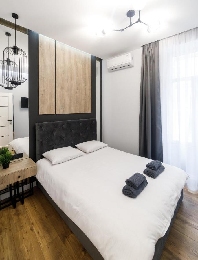 Royal Apartment On Hmelnytskogo 37 Lwów Zewnętrze zdjęcie
