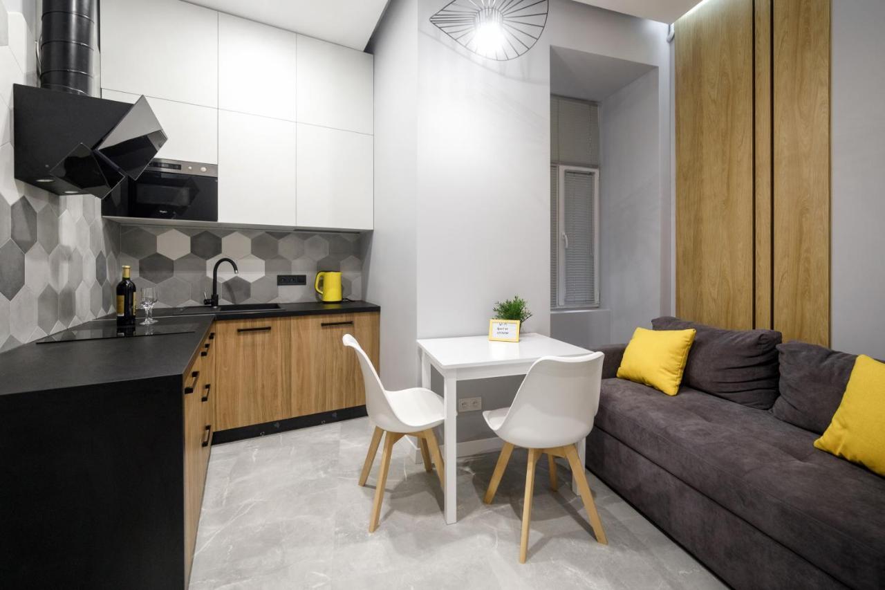 Royal Apartment On Hmelnytskogo 37 Lwów Zewnętrze zdjęcie